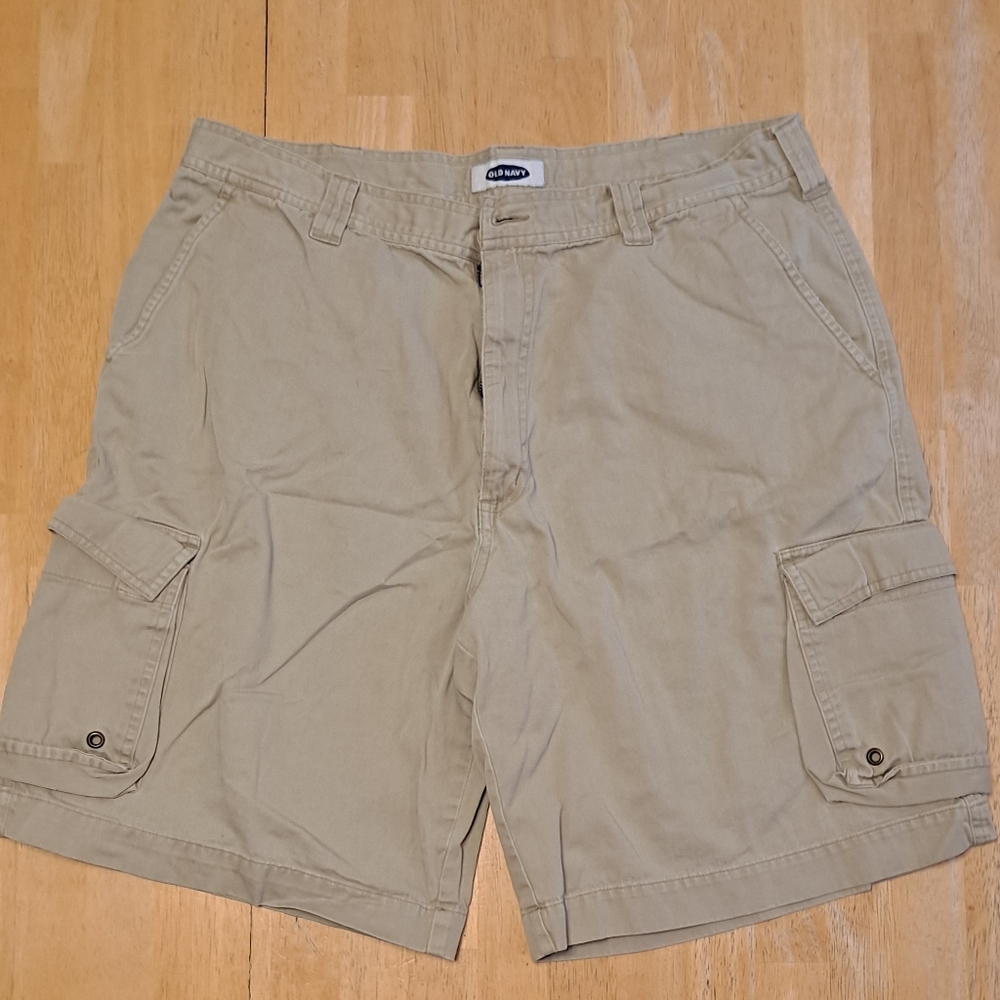 Old Navy Men's cargo shorts 36 waist